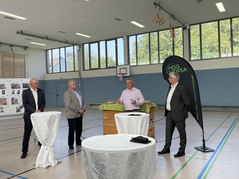 Sören Link (Oberbürgermeister), Ulrich Lüger (Vorsitzender Betriebsausschuss städt. Immobilien),  Markus Bernard (stellv. Schulleiter HGG, Thomas Patermann (Vorstand Wirtschaftsbetriebe Duisburg) OB_Sanierung_2024_3
