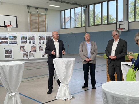 Sören Link (Oberbürgermeister), Ulrich Lüger (Vorsitzender Betriebsausschuss städt. Immobilien), Thomas Patermann (Vorstand Wirtschaftsbetriebe Duisburg) OB_Sanierung_2024_2