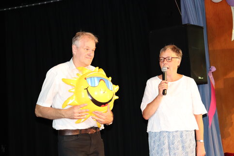 Herr Lauterbach und Frau Kirschner Begrüßung_5